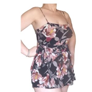 Floral romper sleeveless size medium